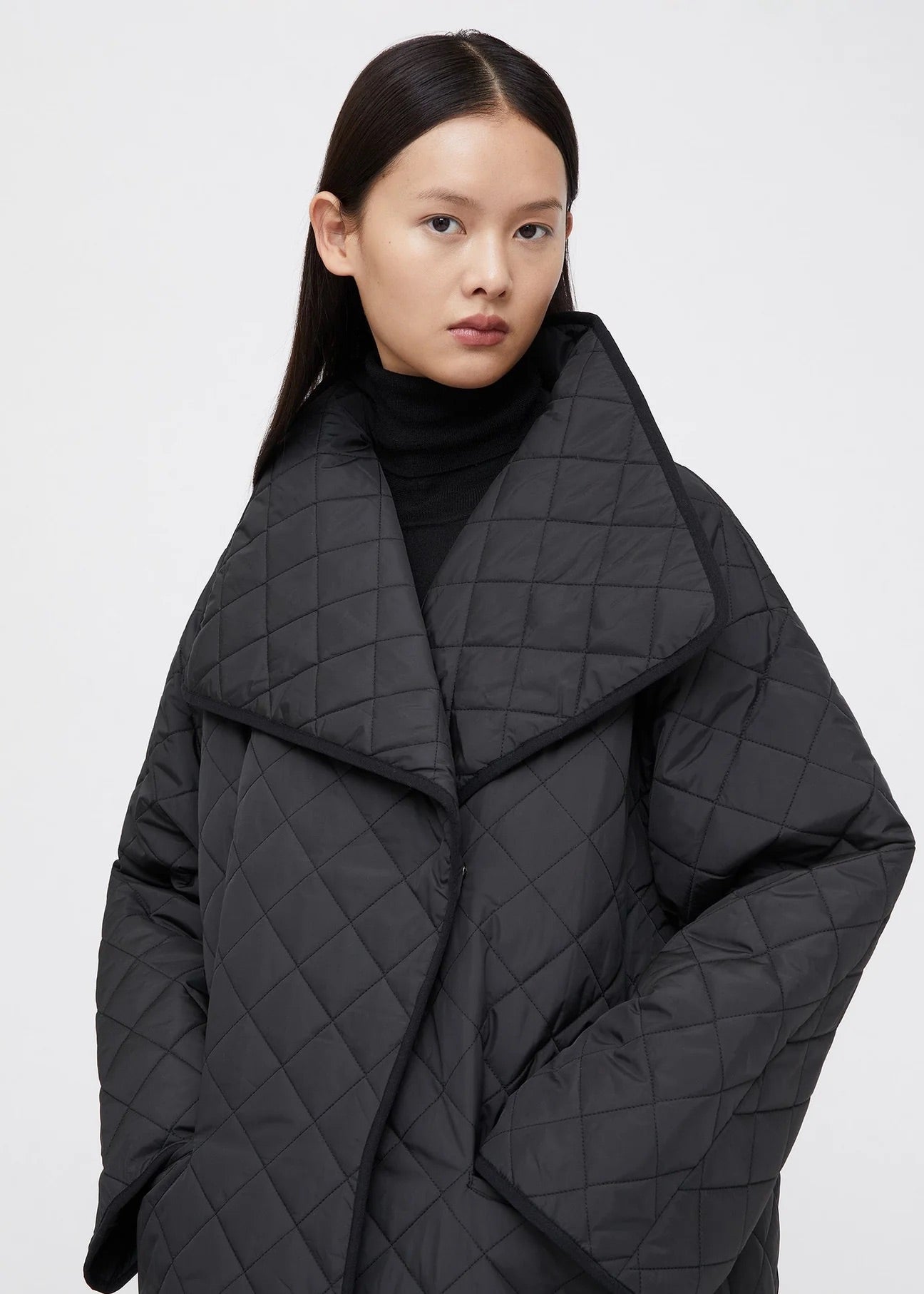 Signature quilted coat black by Toteme - The Line